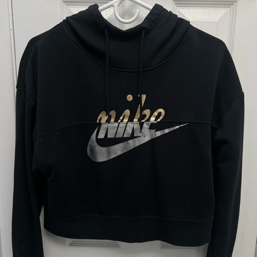 Nike Sportswear Rally Cropped hoodie in Black Metallic Clash